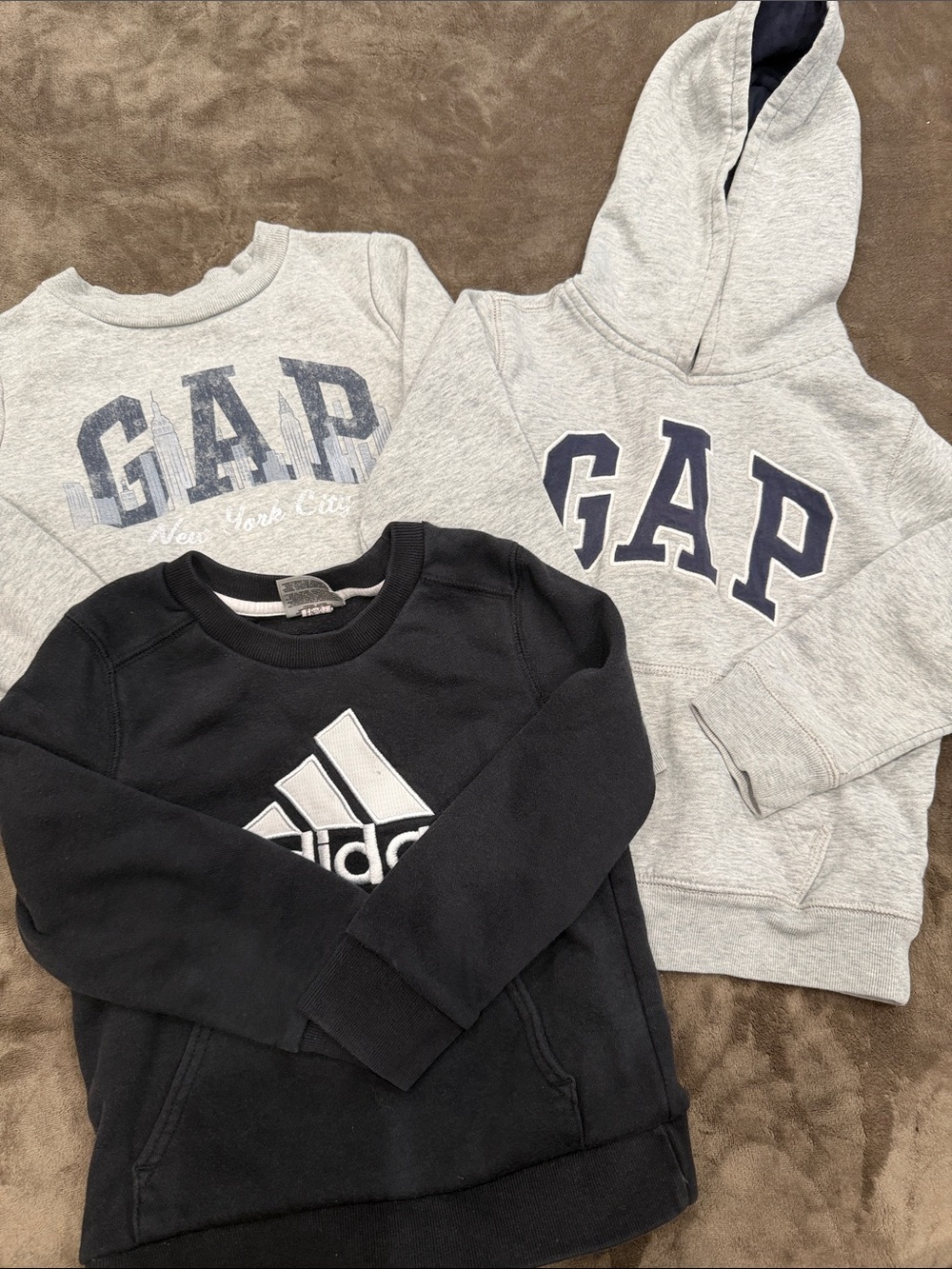 3 SWEATERS Hoodie and crew neck sweater. Gap and adidas Logo - Pullover(2)
